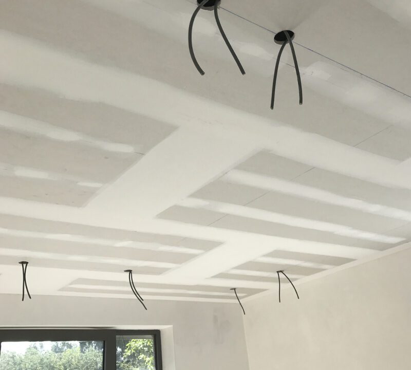 Plafonnage, chape, et plaques de plâtre : Par où commencer ?