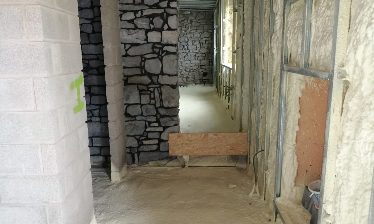 Une rénovation avec structure portante et toiture d&rsquo;origine conservées à Couvin