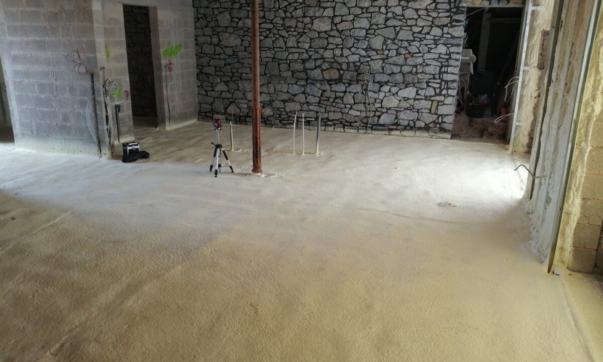 Une rénovation avec structure portante et toiture d&rsquo;origine conservées à Couvin