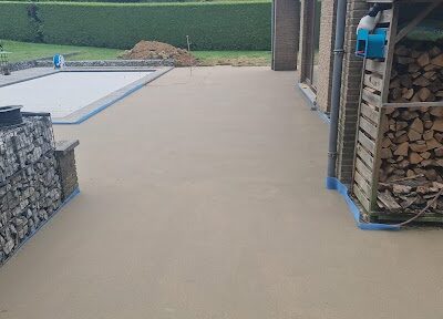 Chape a Hevillers pour une terrasse autour d&rsquo;une piscine