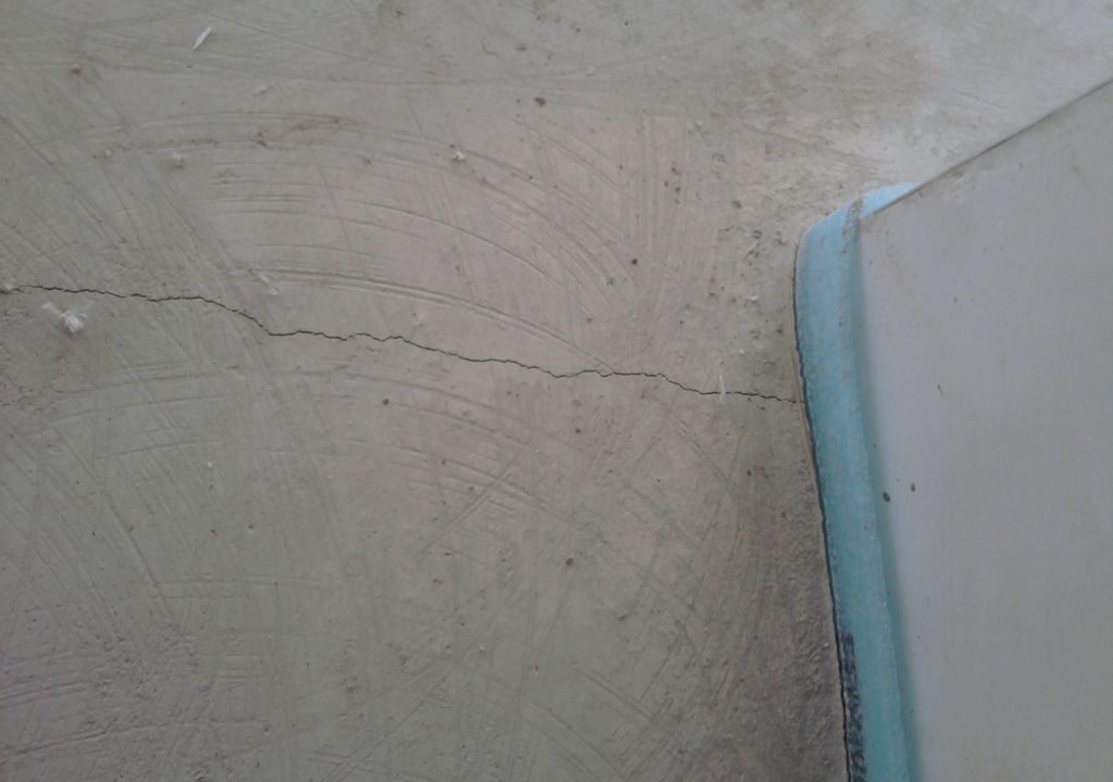 Chape qui fissure au séchage : que faire ?
