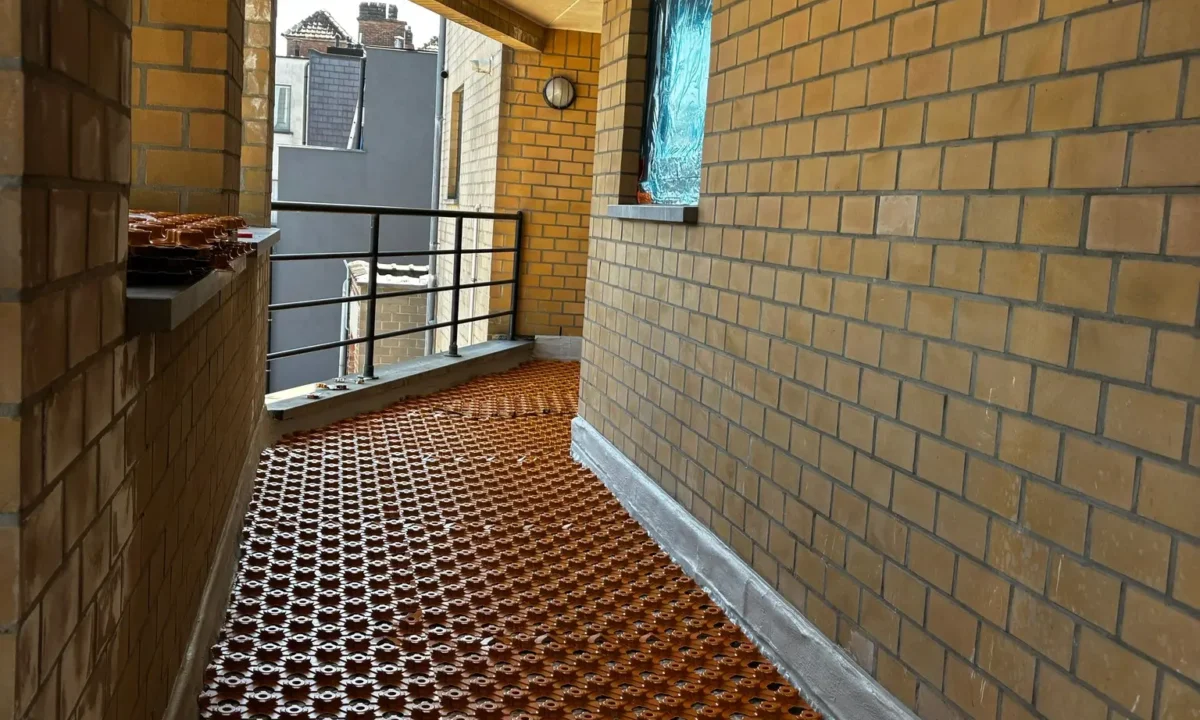 Nouveau chantier terminé à 1800 Vilvorde ! – Chape extérieure sur système de drainage Schluter® TROBA-PLUS