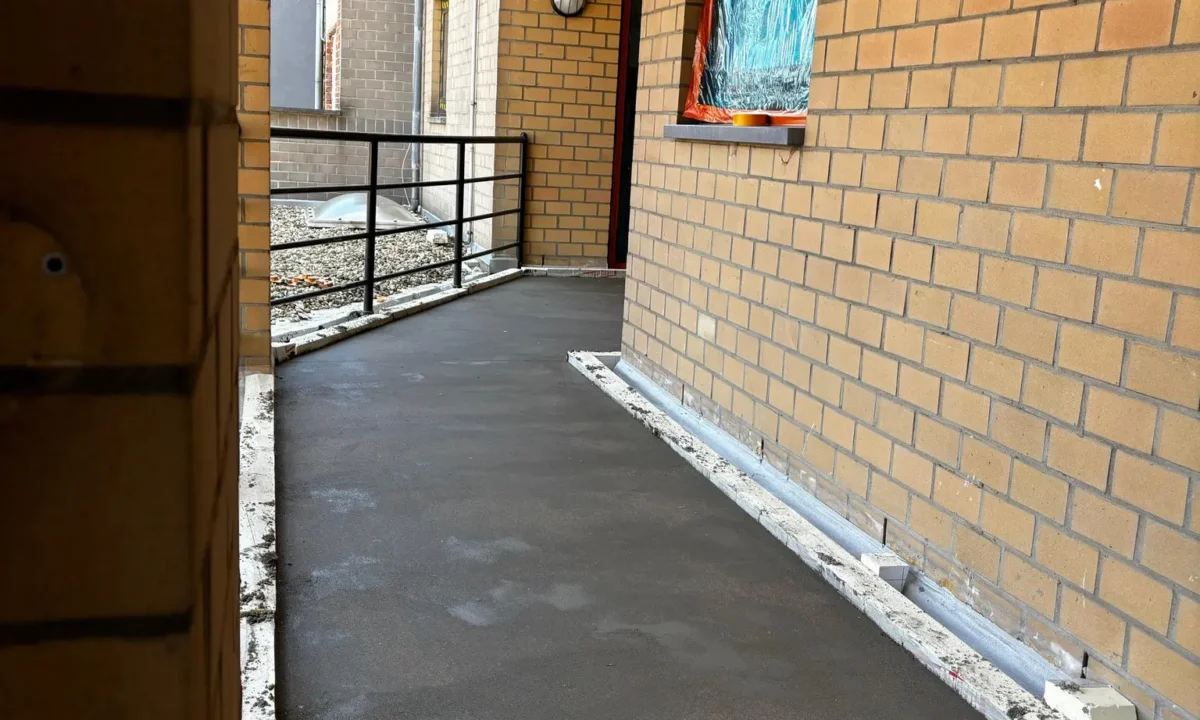 Nouveau chantier terminé à 1800 Vilvorde ! – Chape extérieure sur système de drainage Schluter® TROBA-PLUS