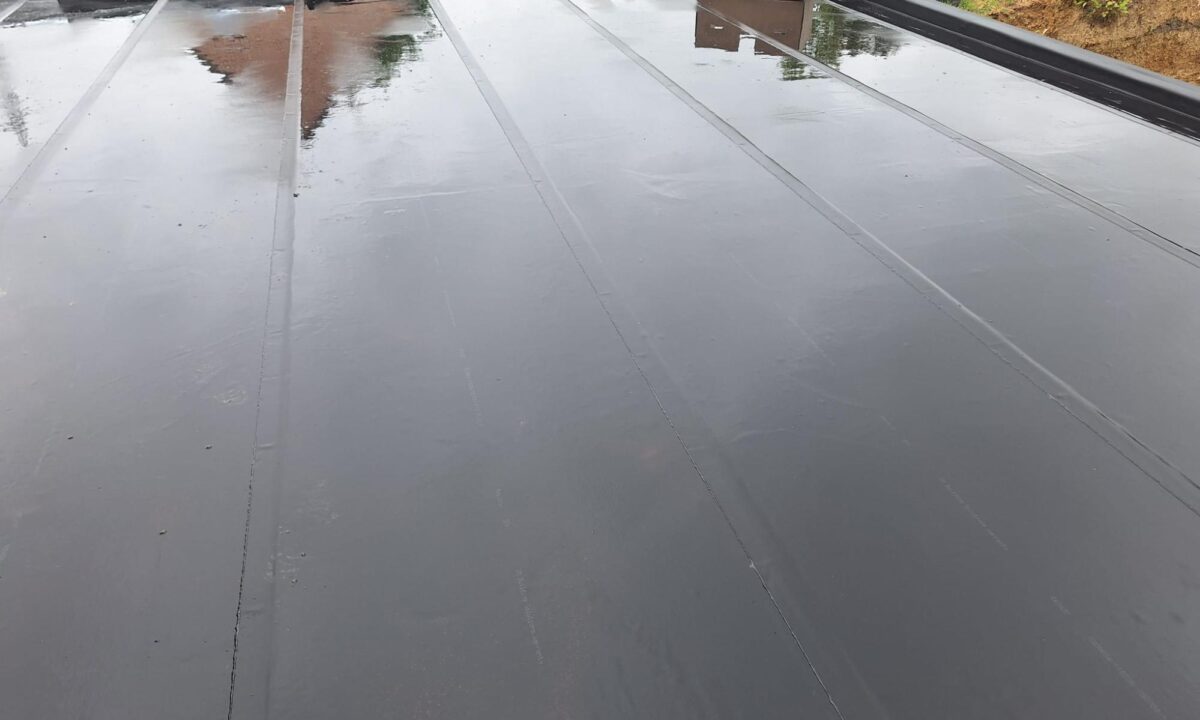 Toit plat : panneaux PUR ou isolation EPS ?