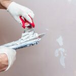 Comment choisir un enduit de plafonnage adapté pour une maison en Belgique ?